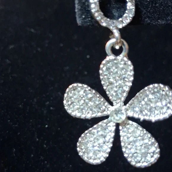 Silver Tone Daisy Earrings Pierced Ears Pave Rhinestones - Picture 1 of 6